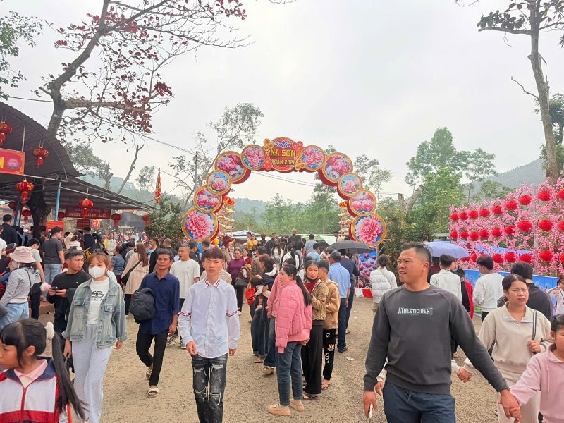 Thanh Hóa: Du lịch tâm linh “hút khách” đầu Xuân